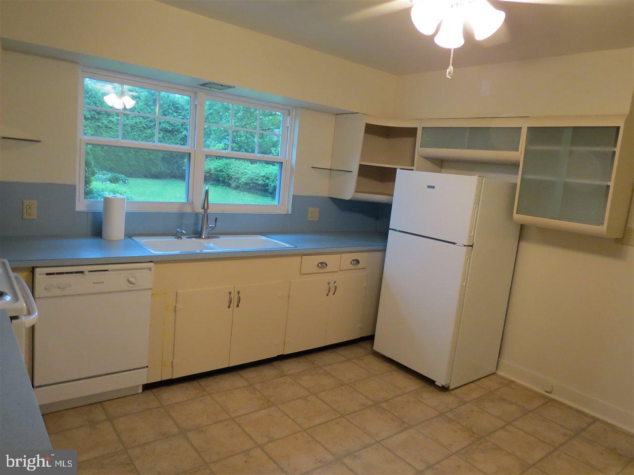 734 Linden Road Hershey, PA 17033 - Photo 3 of 15 Gallery Image 3