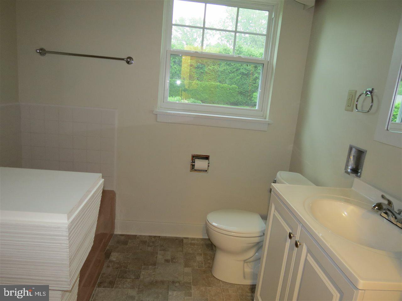 734 Linden Road Hershey, PA 17033 - Photo 9 of 15 Gallery Image 9
