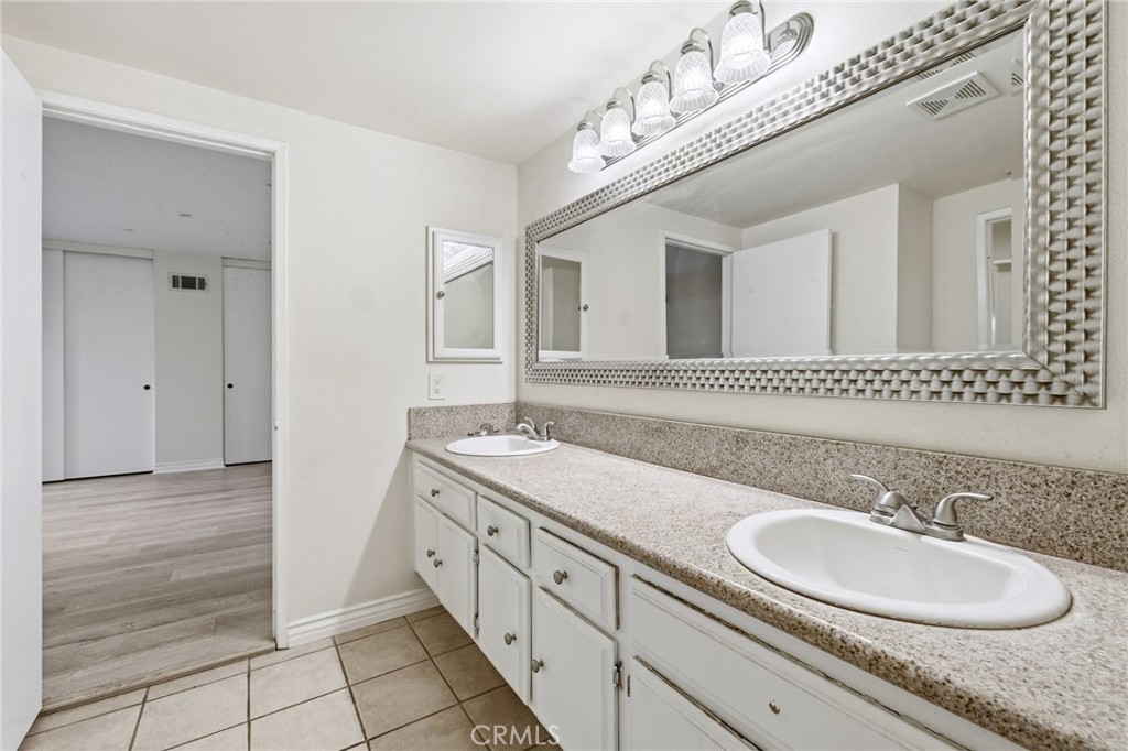 4502 Lubbock Drive, Unit D Simi Valley, CA 93063 - Photo 11 of 37 Upstairs bathroom