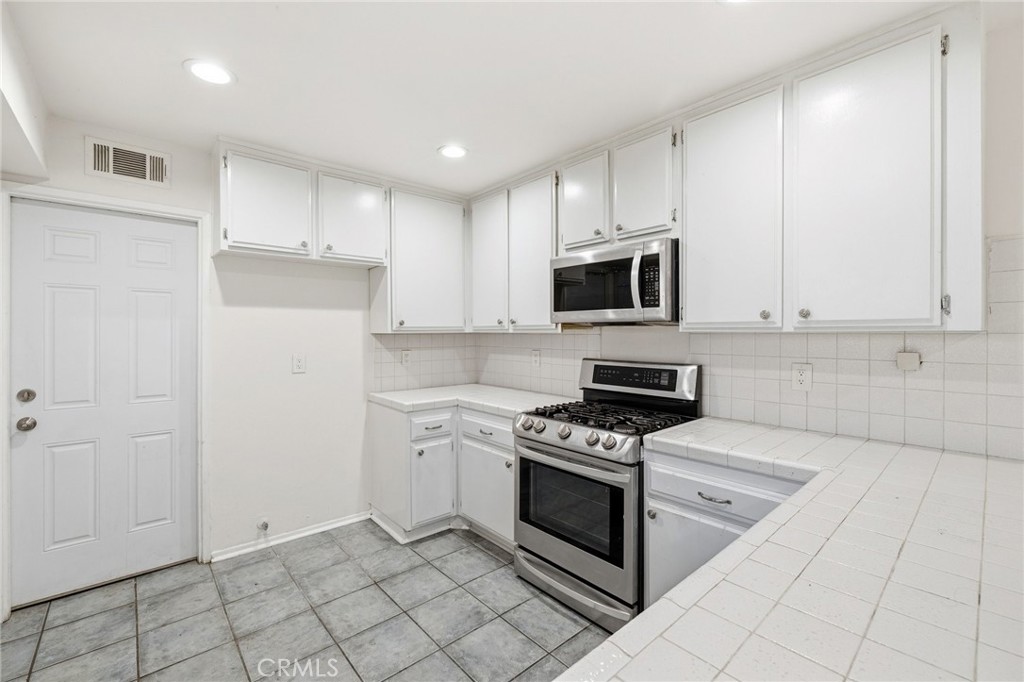 4502 Lubbock Drive, Unit D Simi Valley, CA 93063 - Photo 24 of 37