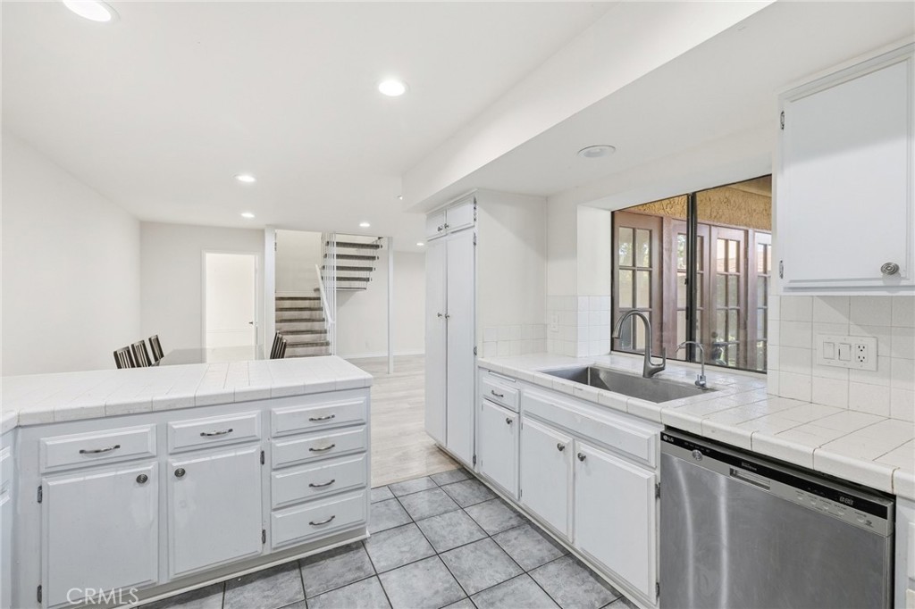 4502 Lubbock Drive, Unit D Simi Valley, CA 93063 - Photo 25 of 37