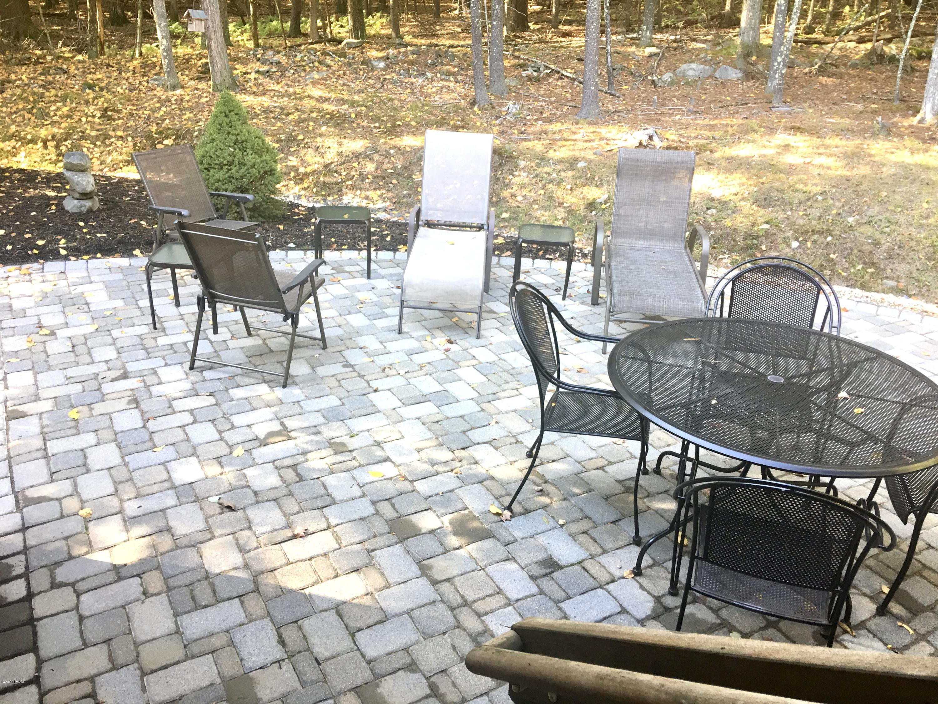 416 Raymondskill Road Milford, PA 18337 - Photo 25 of 32 Stone Ptio