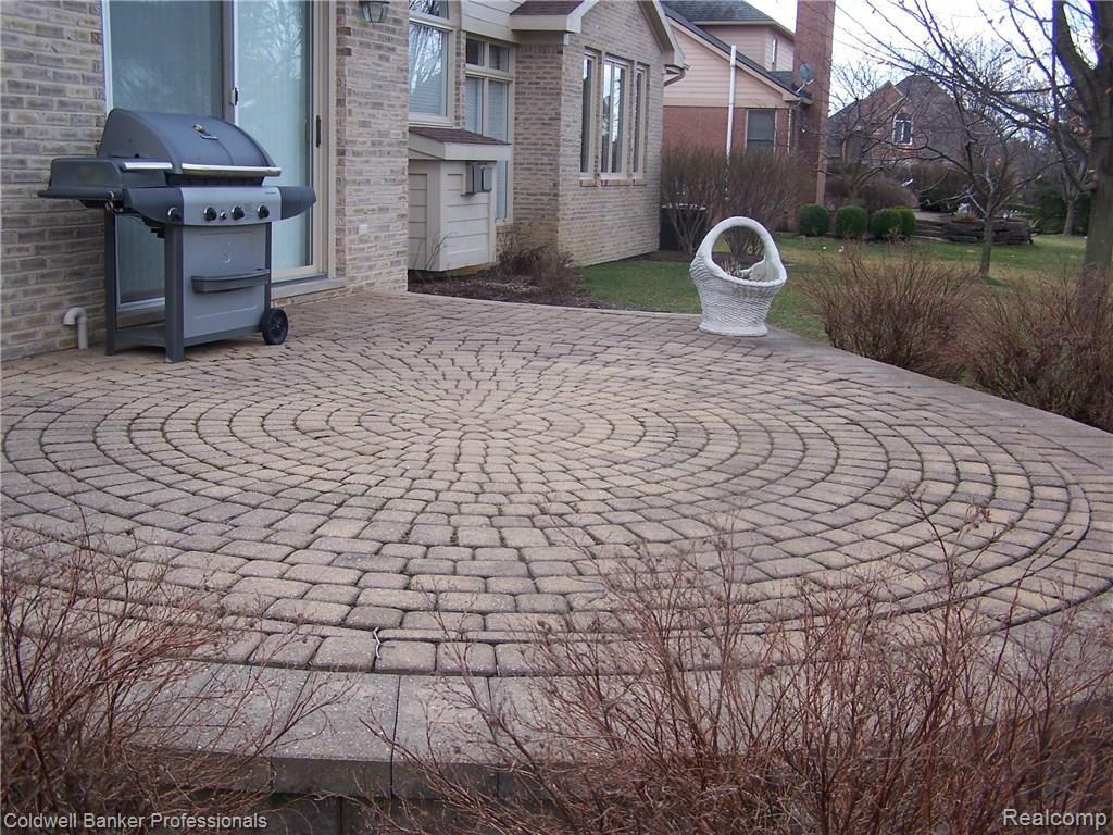 4528 Ascot Court Rochester, MI 48306 - Photo 32 of 34 Brick Paver
