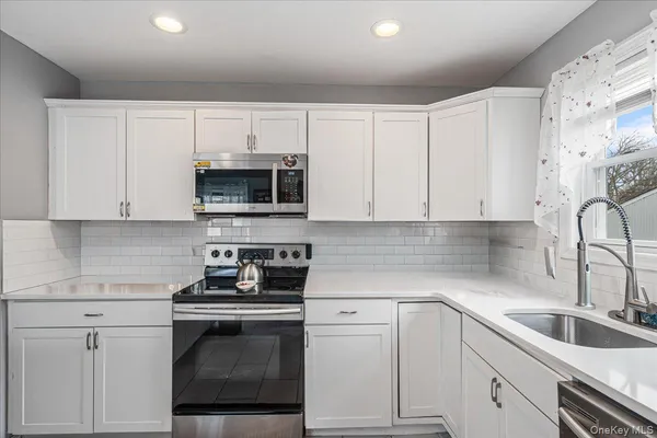$699,999 | 144 Washington Avenue, Wheatley Heights, NY 11798