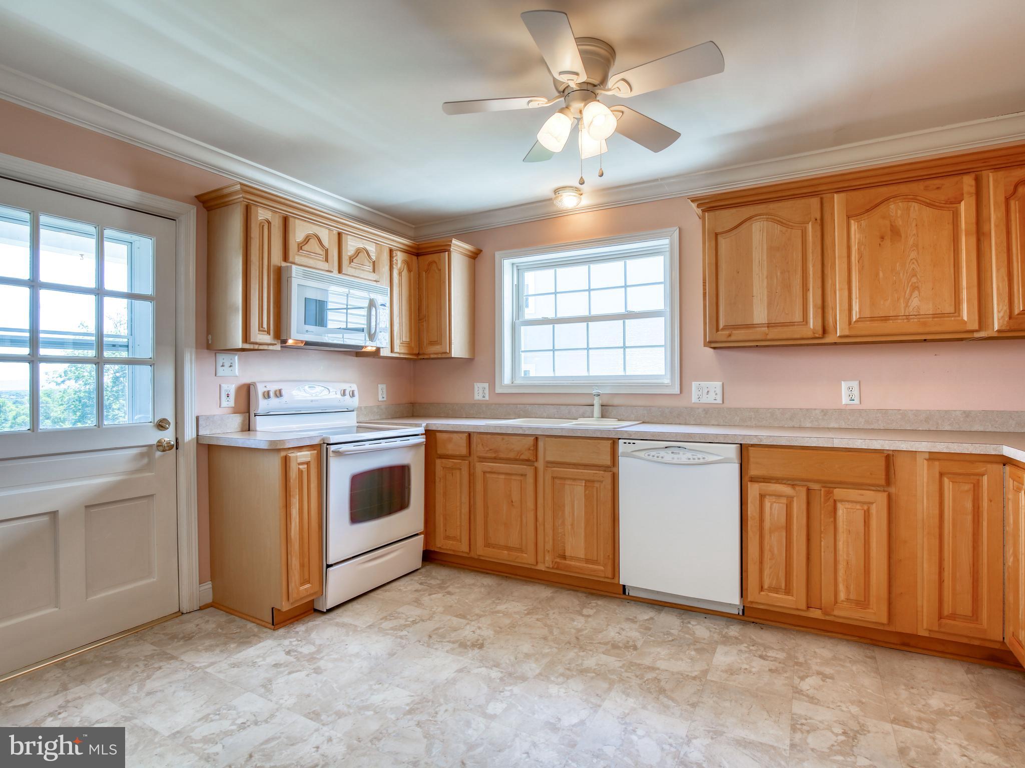2516 Middle Road Winchester, VA 22601 - Photo 16 of 43 Fully equipped kitchen