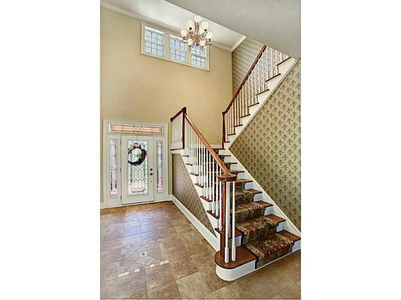 170 Leisie Road Renfrew, PA 16053 - Photo 4 of 25 Entry/Foyer.