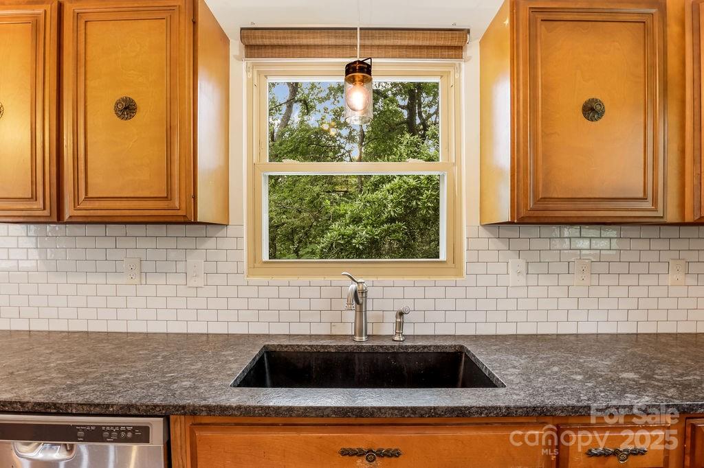 36 Avon Road Asheville, NC 28805 - Photo 14 of 44 Gallery Image 14