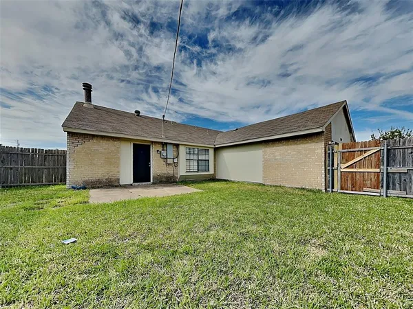 $1,945 | 7621 Pebble Beach Drive, Rowlett, TX 75088