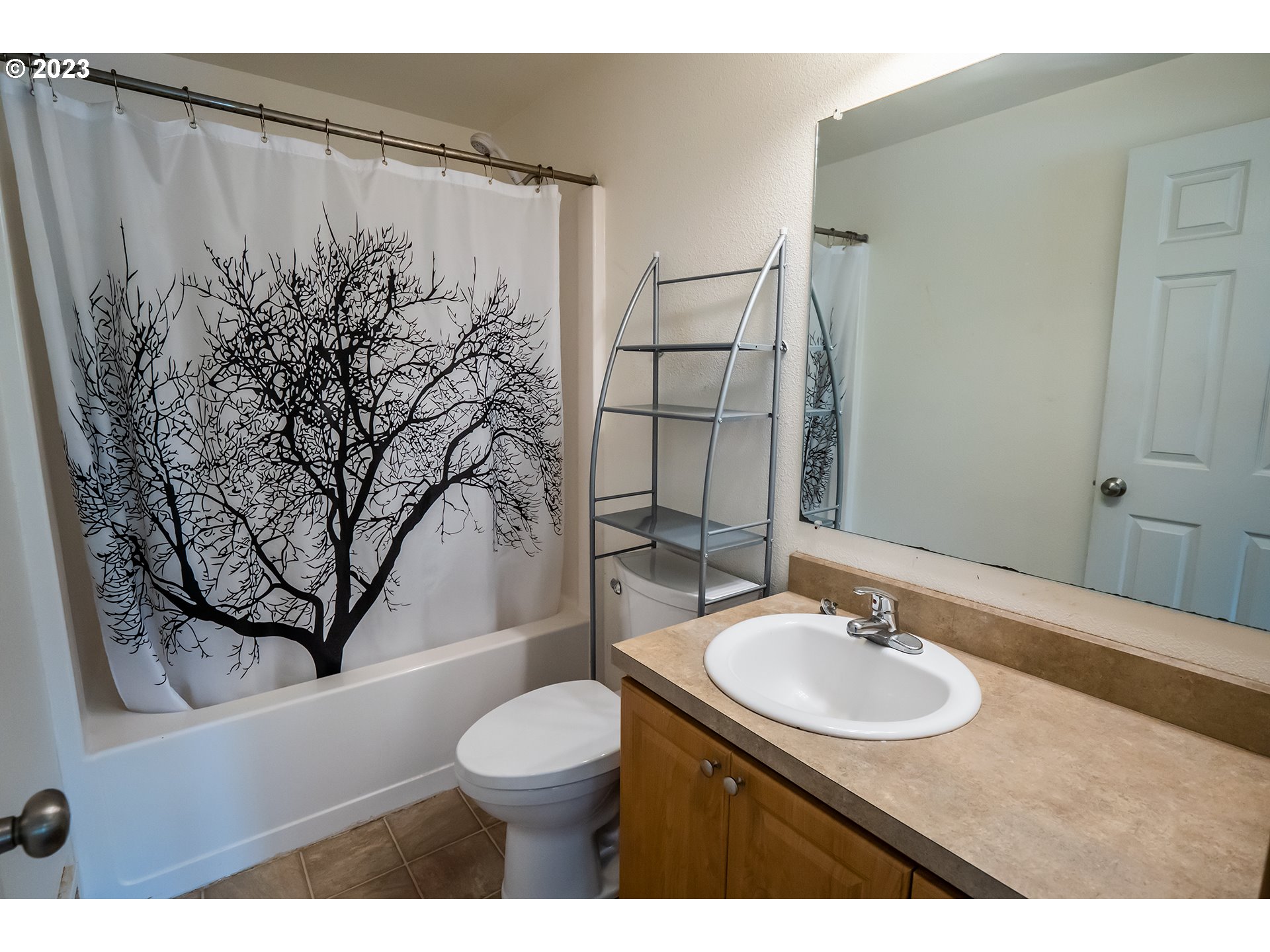 497 Maple Street Yoncalla, OR 97499 - Photo 20 of 24 a bathroom with a sink toilet and shower
