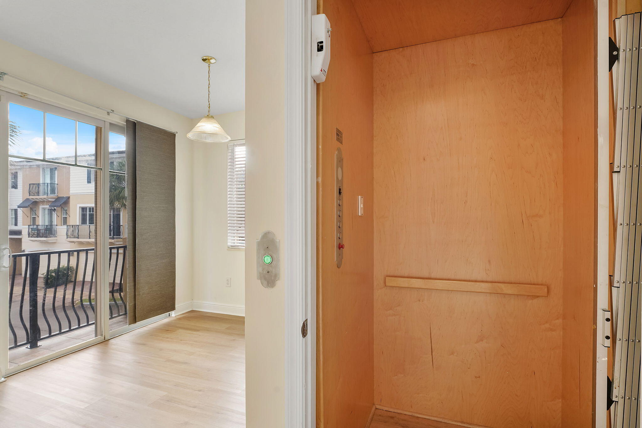 560 North West 39th Circle, Unit 560 Boca Raton, FL 33431 - Photo 8 of 32 47-web-or-mls-DSC09409