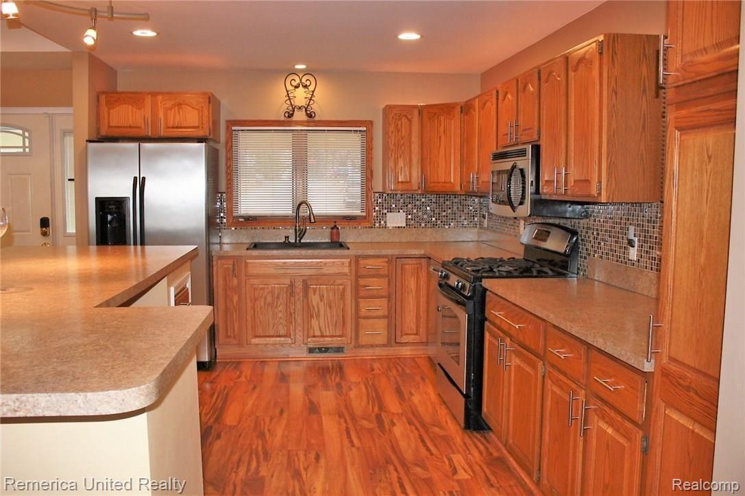 1873 Ladd Road Walled Lake, MI 48390 - Photo 18 of 50 IMG_0076 (3).JPG
