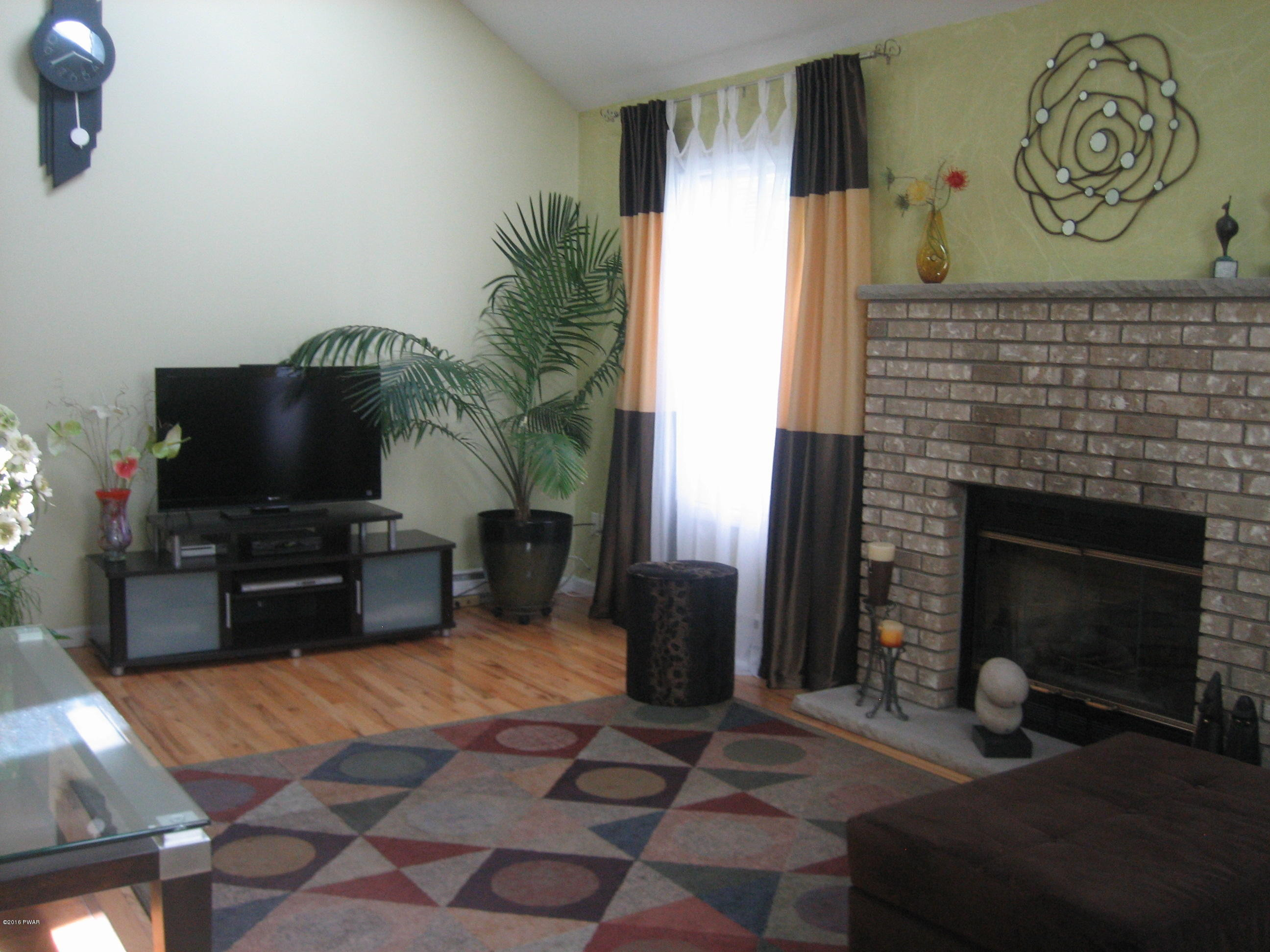 118 Autumn Road Dingmans Ferry, PA 18328 - Photo 3 of 37 Living Room