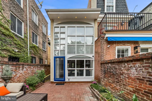 $1,895,000 | 2222 Locust Street, Philadelphia, PA 19103