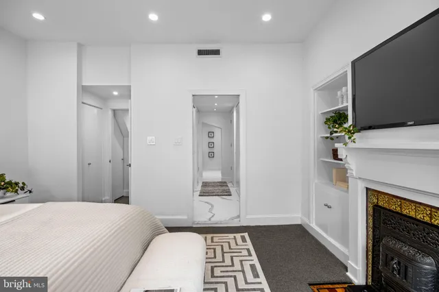 $1,895,000 | 2222 Locust Street, Philadelphia, PA 19103