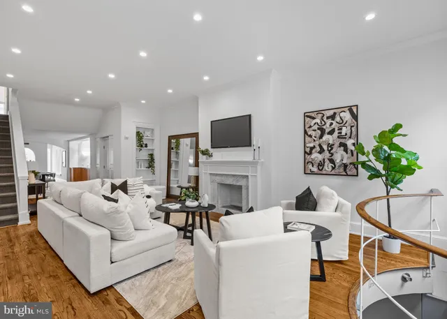 $1,895,000 | 2222 Locust Street, Philadelphia, PA 19103