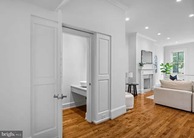 $1,895,000 | 2222 Locust Street, Philadelphia, PA 19103