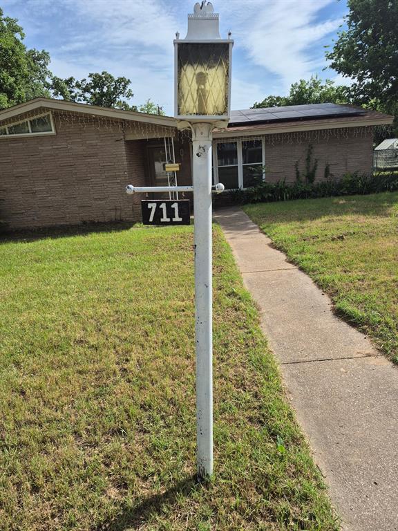 711 Cherry Street Ranger, TX 76470 - Photo 2 of 5