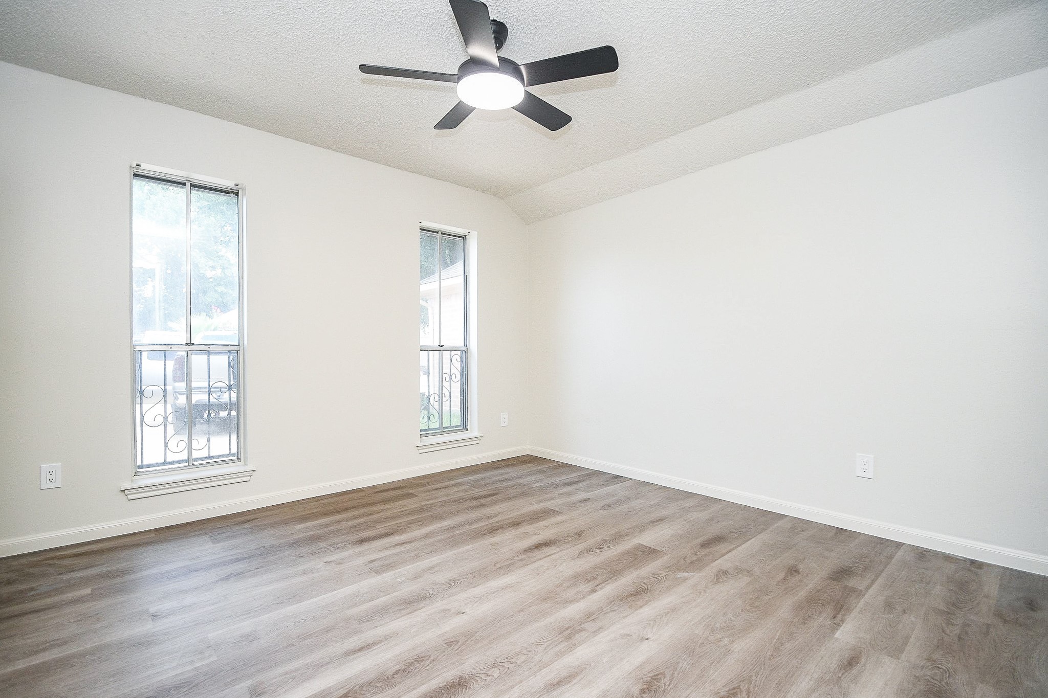 7815 Hummingbird Street Houston, TX 77071 - Photo 15 of 20 Gallery Image 15