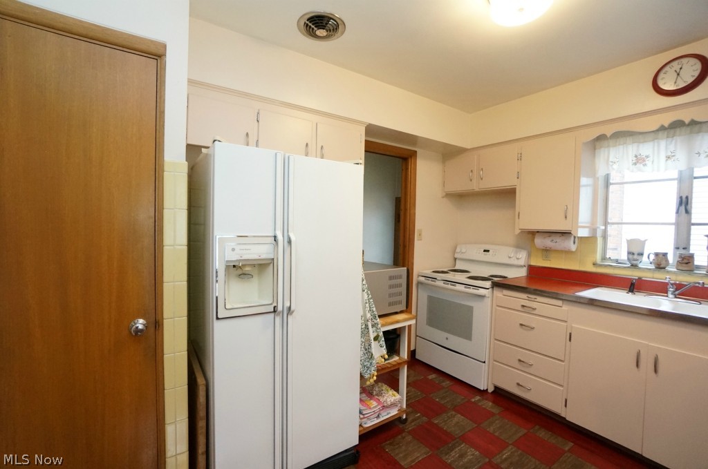 3530 Edison Road Cleveland, OH 44121 - Photo 9 of 25 Gallery Image 9