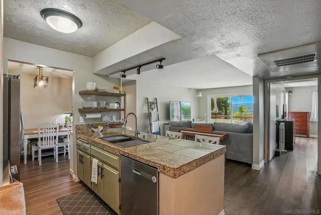 $486,000 | 31940 Del Cielo Estate, Unit D3, Bonsall, CA 92003