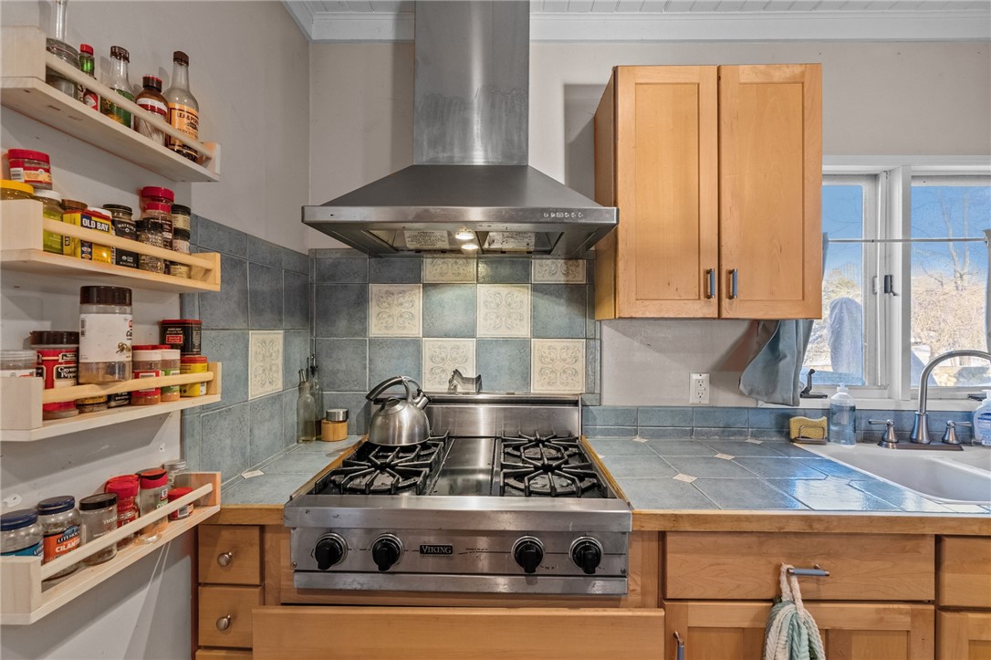 87 Kermit Street Woonsocket, RI 02895 - Photo 8 of 47