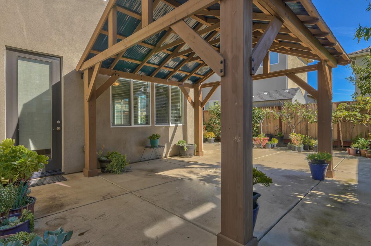 1805 Monte Bella Boulevard Salinas, CA 93905 - Photo 10 of 32 a view of a porch with garden