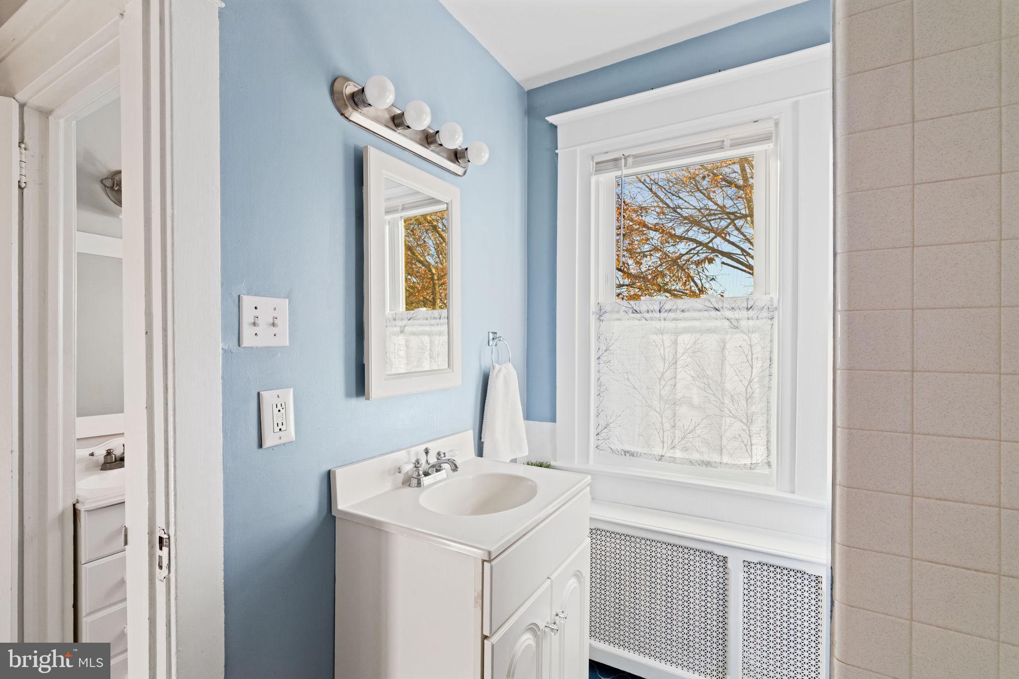 5 Erdenheim Road Glenside, PA 19038 - Photo 36 of 41 Full bathroom