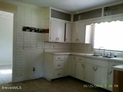 175 Northwest Valencia Road Melbourne, FL 32904 - Photo 3 of 8 Valencia Kitchen