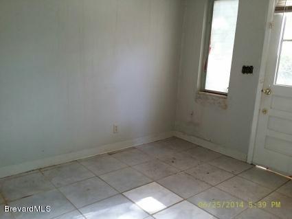 175 Northwest Valencia Road Melbourne, FL 32904 - Photo 6 of 8 Valenia Entry