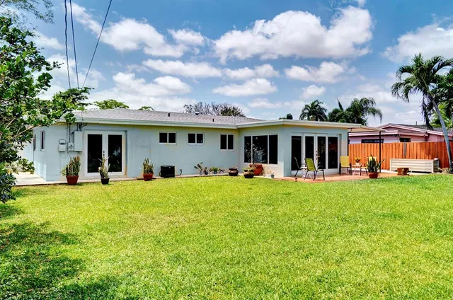 a house view with a outdoor space