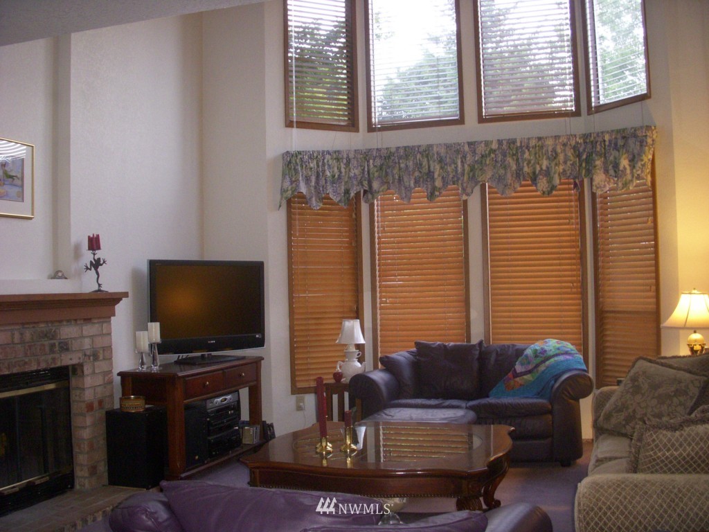23428 22nd Avenue Southeast Bothell, WA 98021 - Photo 3 of 17 Gallery Image 3