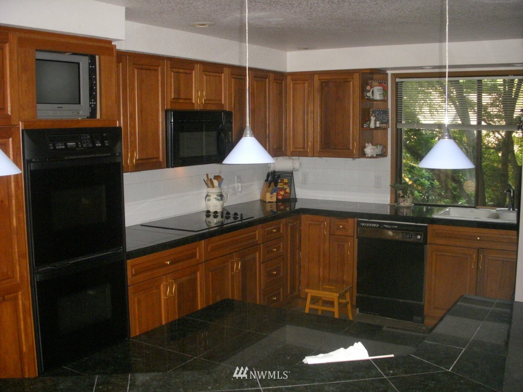 23428 22nd Avenue Southeast Bothell, WA 98021 - Photo 5 of 17 Gallery Image 5