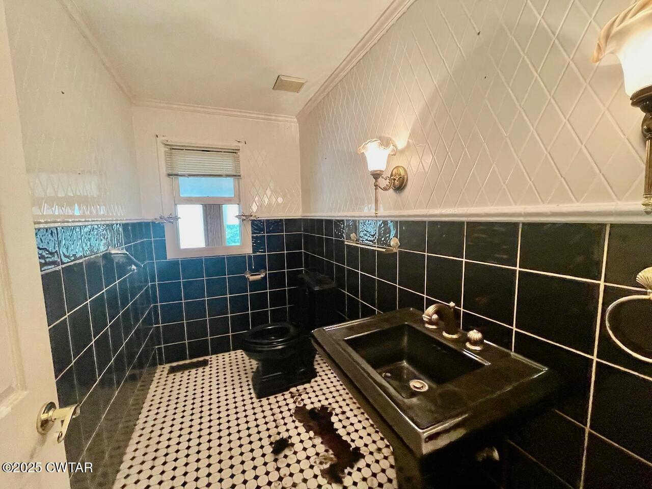 2688 Beech Bluff Road Jackson, TN 38301 - Photo 12 of 30 a bathroom with a sink toilet shower and a mirror