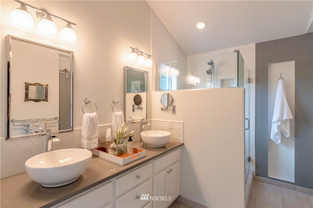 221 Southwest Lake Roesiger Road Snohomish, WA 98290 - Photo 15 of 25