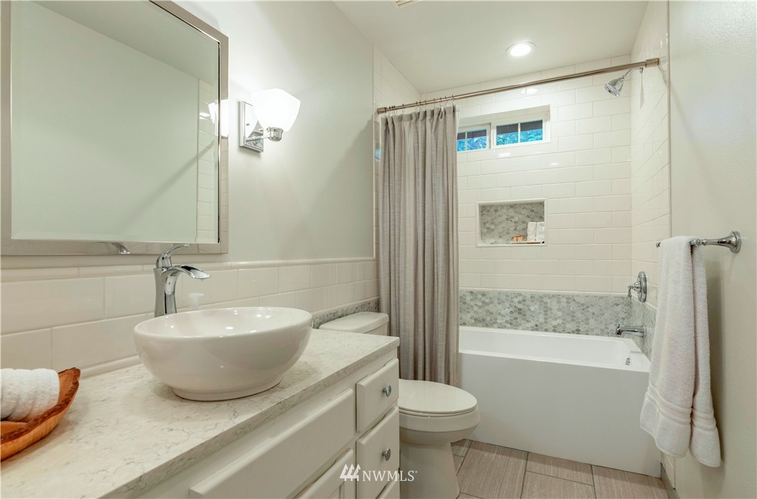 221 Southwest Lake Roesiger Road Snohomish, WA 98290 - Photo 16 of 25
