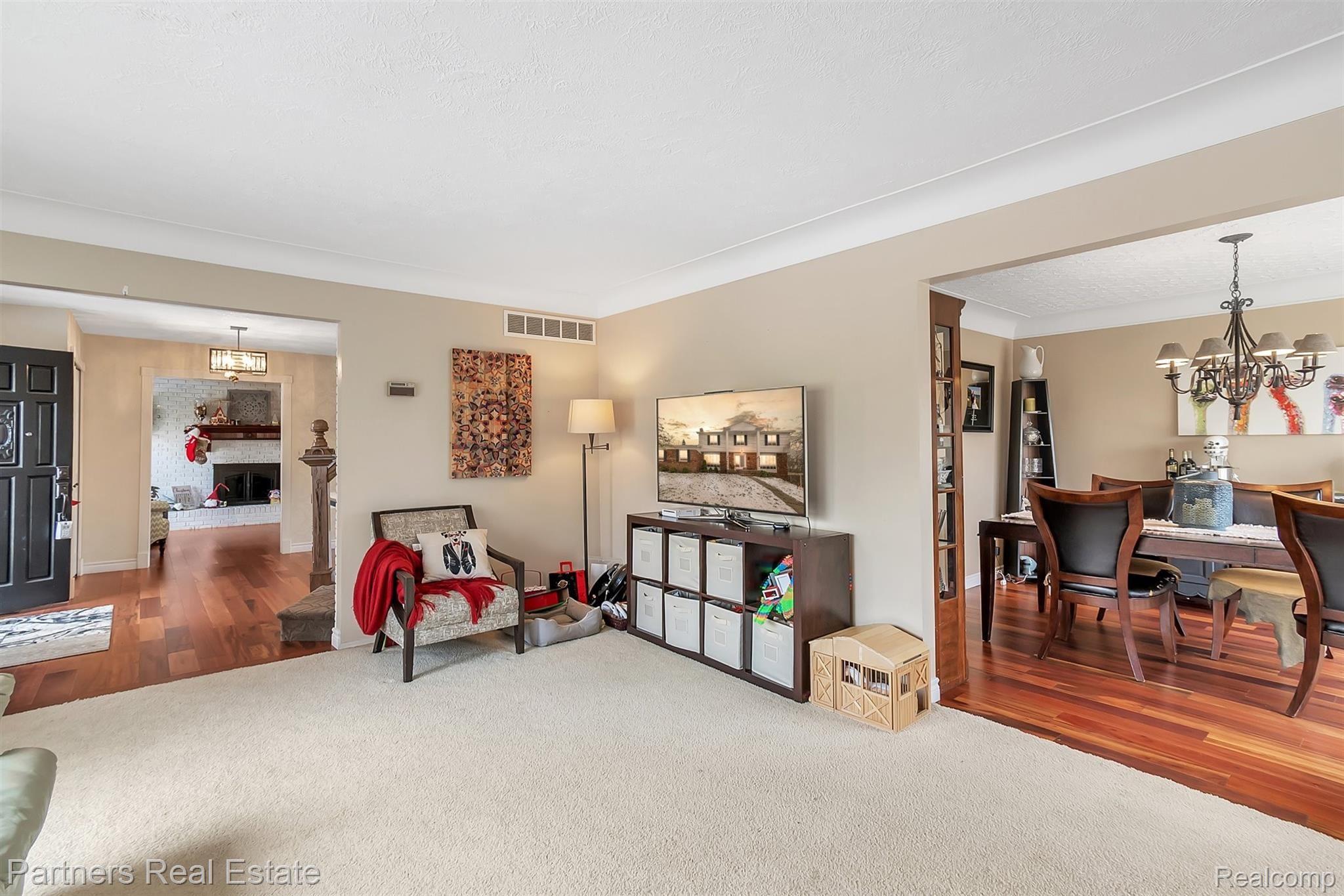 1859 Echo Hills Road Howell, MI 48855 - Photo 9 of 73 10-1859 Echo Hills Rd-windowstill-r.jpg