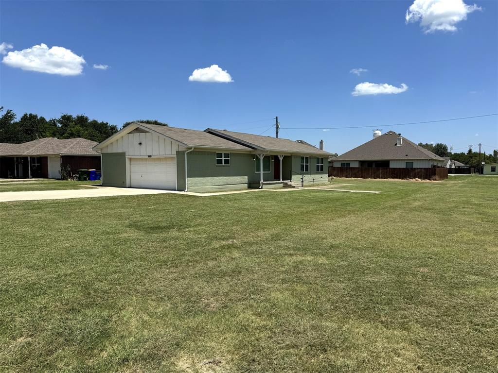 321 East Lake Street Krum, TX 76249 - Photo 5 of 24
