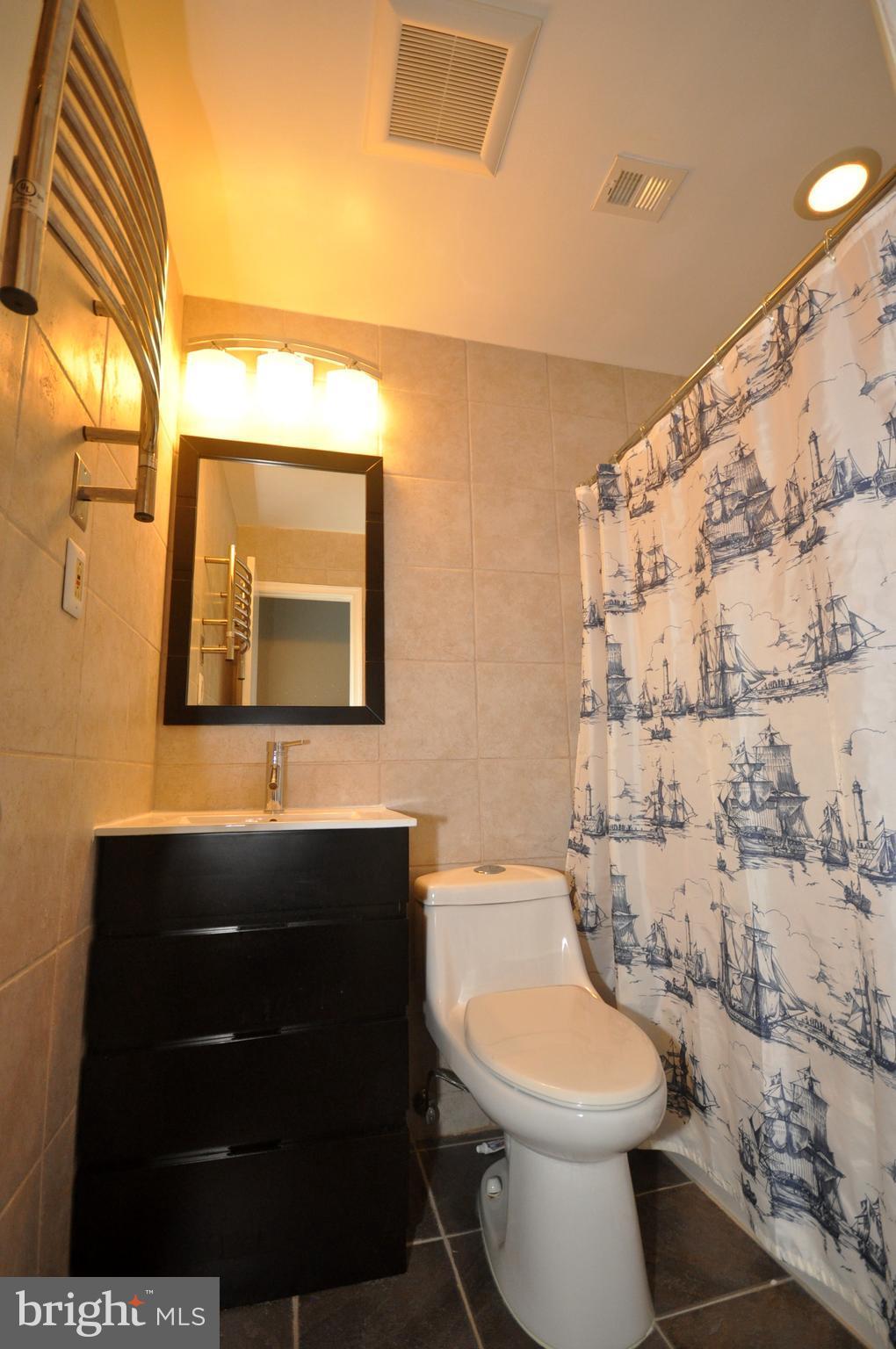 8117 Inverness Ridge Road Potomac, MD 20854 - Photo 19 of 26 Hall Bathroom
