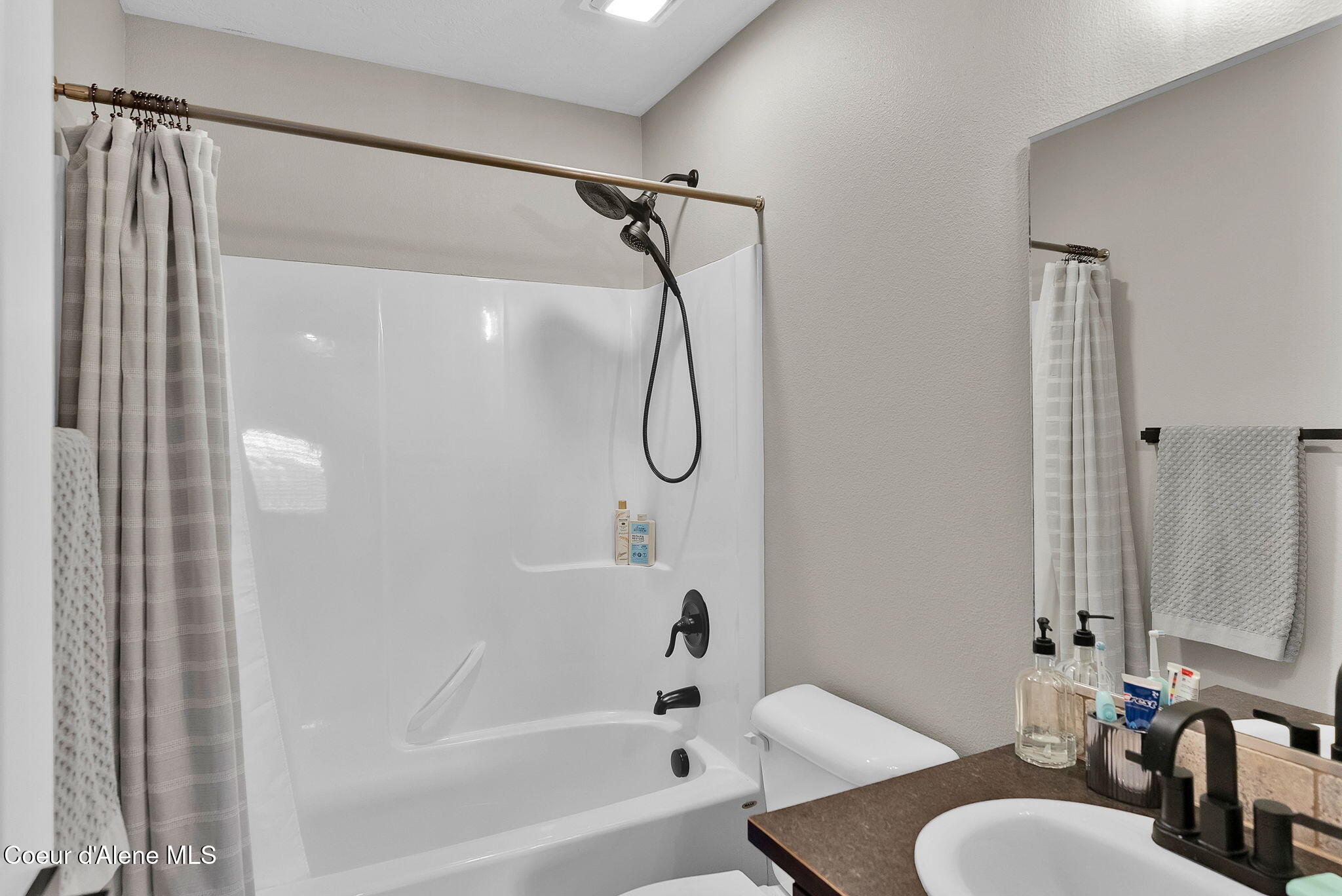 3343 West Apricot Road Coeur D'Alene, ID 83815 - Photo 32 of 48 Main bathtub