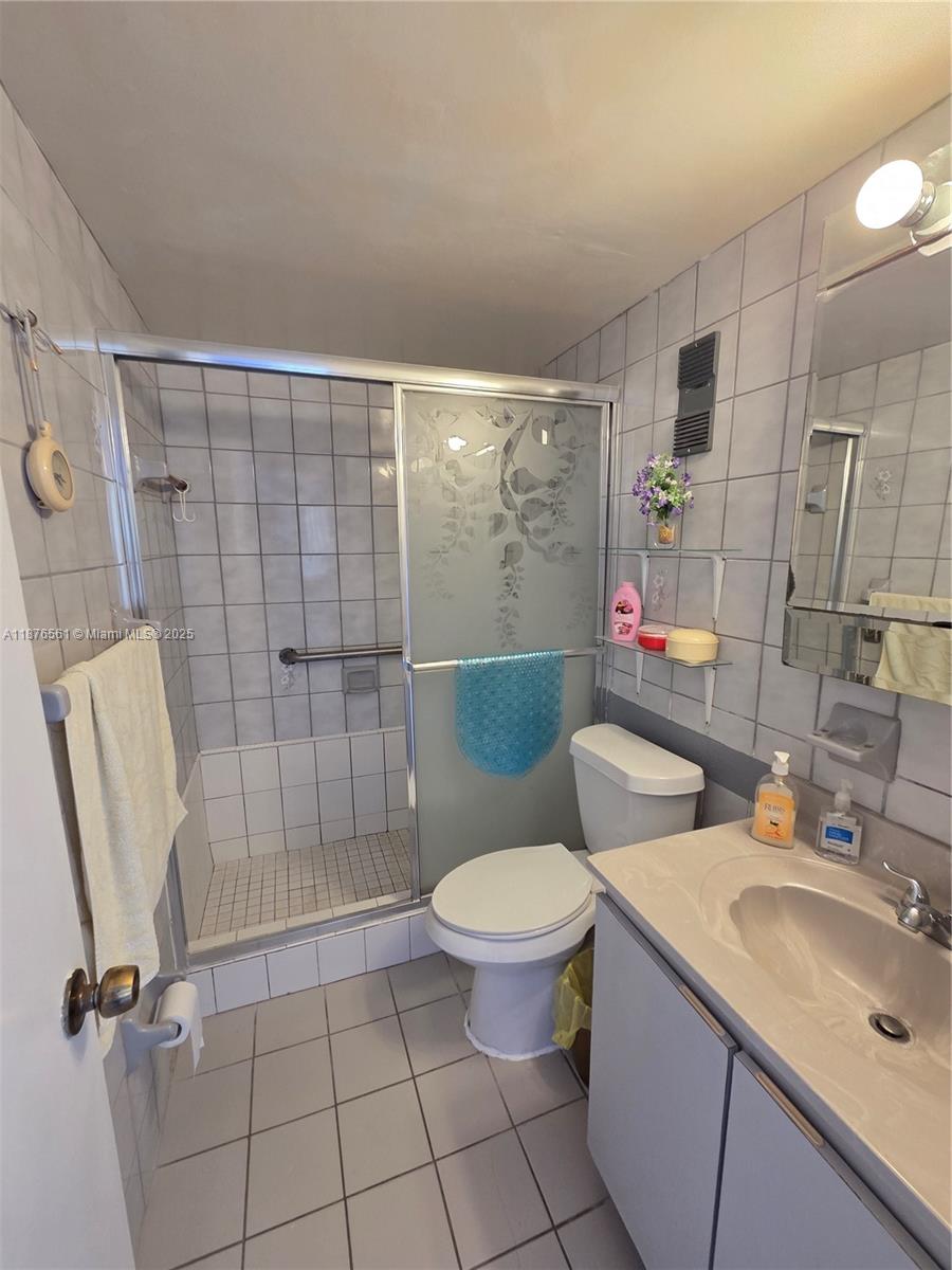 1035 West 77th Street, Unit 305 Hialeah, FL 33014 - Photo 4 of 16 a bathroom with a sink toilet and shower