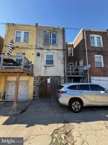 a view of a backyard of the house