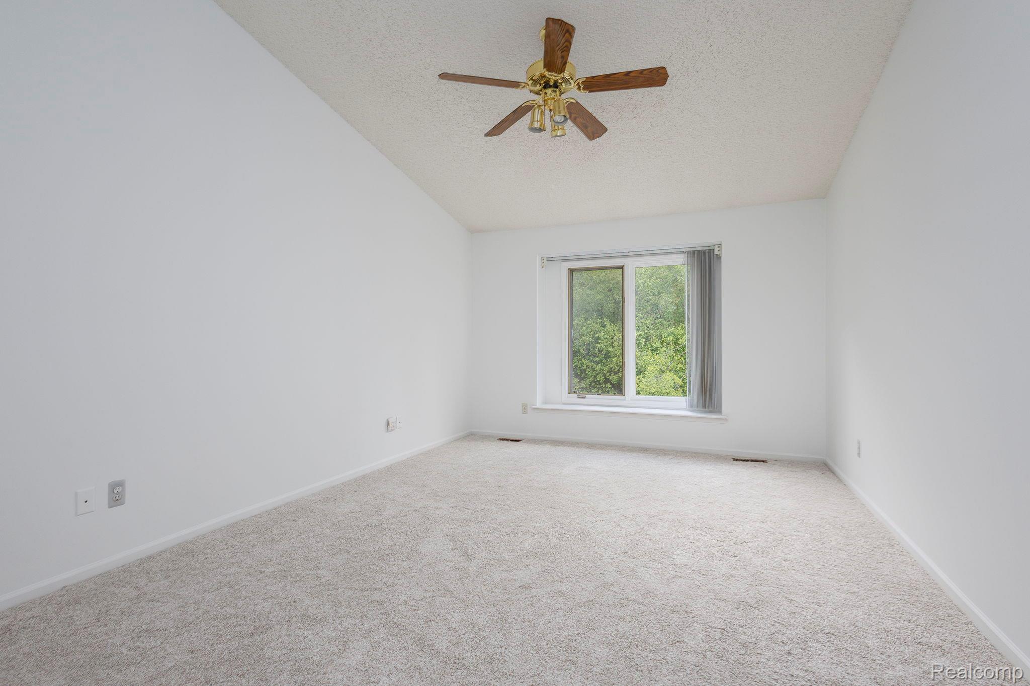 22010 River Ridge Trail Farmington, MI 48335 - Photo 16 of 35 Primary suite