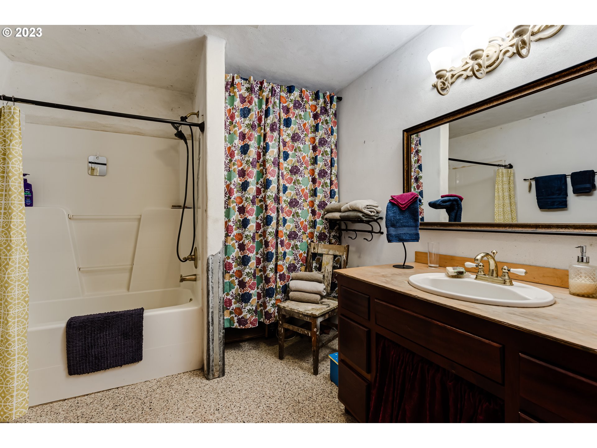 28375 Rainbow Valley Road Eugene, OR 97402 - Photo 8 of 21 a kitchen with a sink and a refrigerator