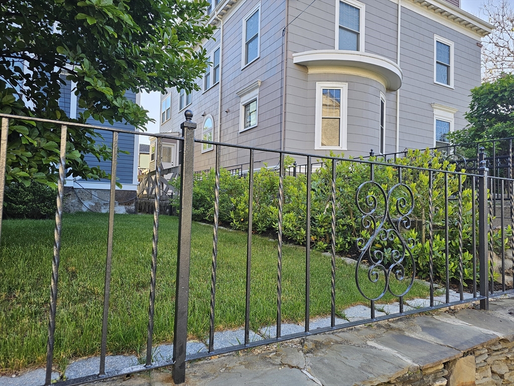 27 Howland Street, Unit PH2 Boston, MA 02121 - Photo 20 of 24