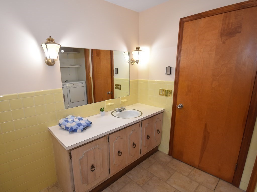 16 Colonial Court Amherst, MA 01002 - Photo 19 of 34 Gallery Image 19