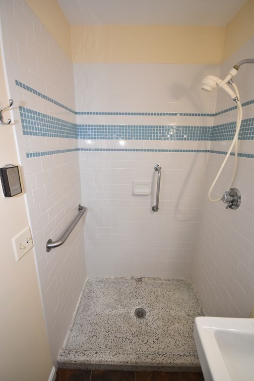 16 Colonial Court Amherst, MA 01002 - Photo 29 of 34 Gallery Image 29