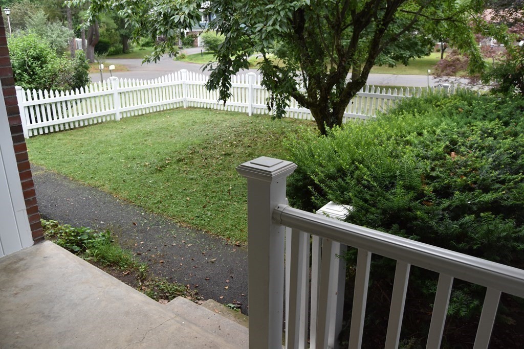 16 Colonial Court Amherst, MA 01002 - Photo 3 of 34 Gallery Image 3