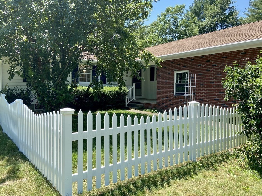 16 Colonial Court Amherst, MA 01002 - Photo 5 of 34 Gallery Image 5