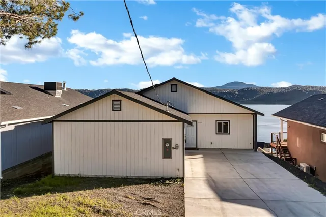 a view of a dinning room with chandelier