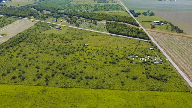 $285,000 | 15415 Barak Road, Guy, TX 77444